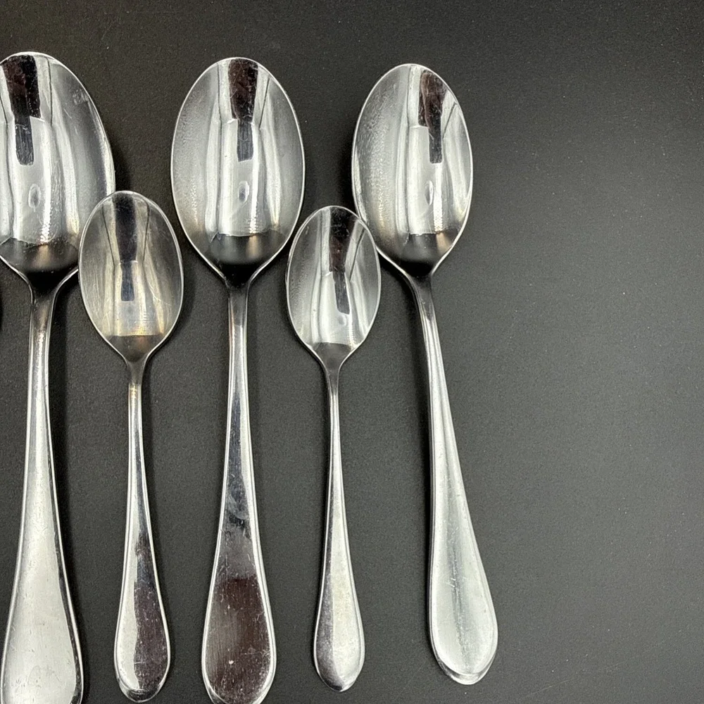 7 Piece Lot Oneida Icarus Glossy Stainless 4 Place Spoons 3 Teaspoons